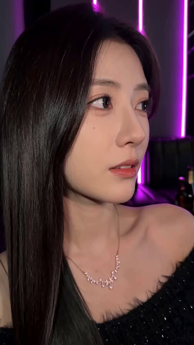 KTV Girlfriend POV Video Prompt preview