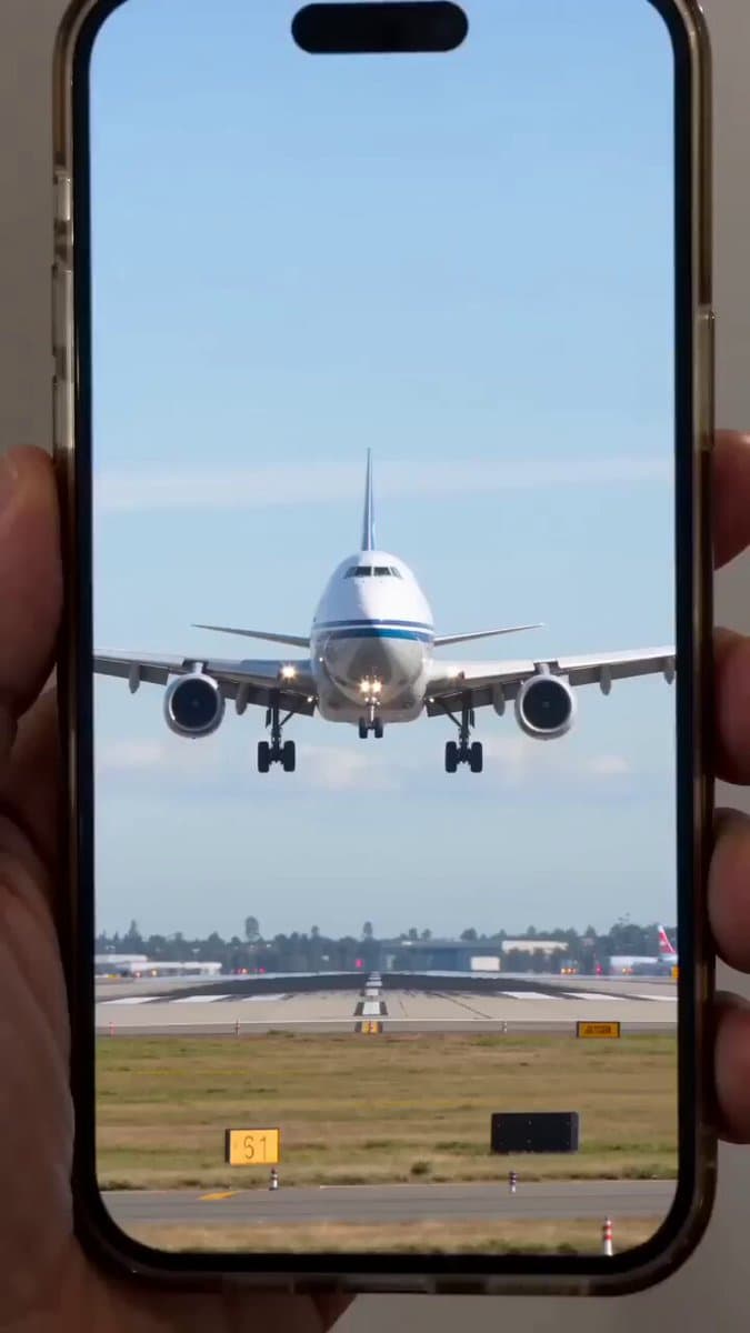 Giant mechanical robot transformation from airplane preview